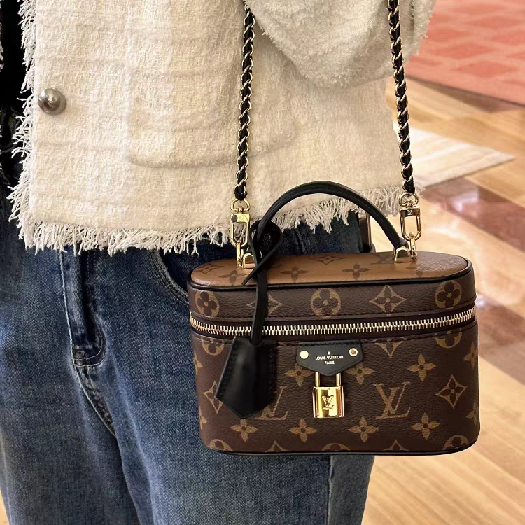 (Buy 3, pay for 2)Vintage-Inspired Box hand bag – Elegant Monogram Tote Box