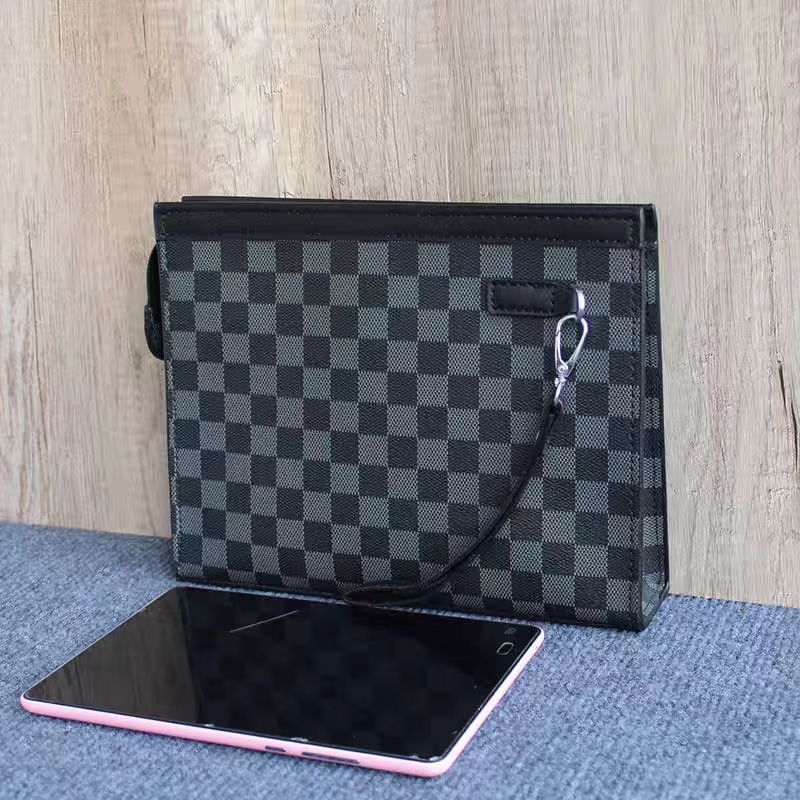 （Buy 3, pay for 2）Urban Monogram Clutch
